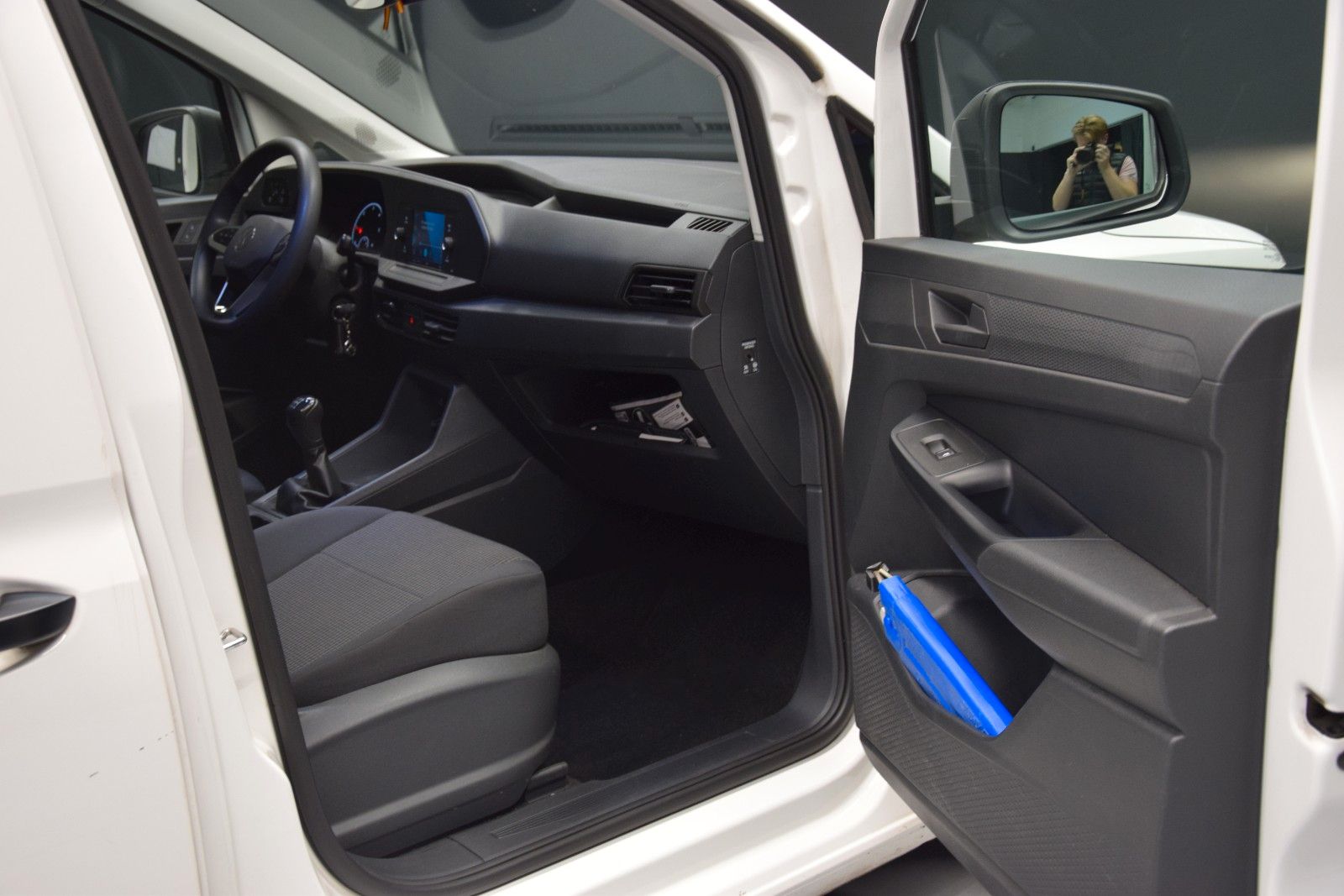 Fahrzeugabbildung Volkswagen Caddy Cargo Basis Kasten Klima PDC 1. Hand
