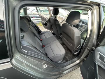 Volkswagen Golf - 10