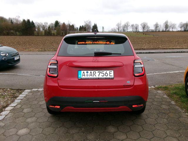 Fiat 600 e W Red Uconnect LED ACC AUT KlimaA PDC