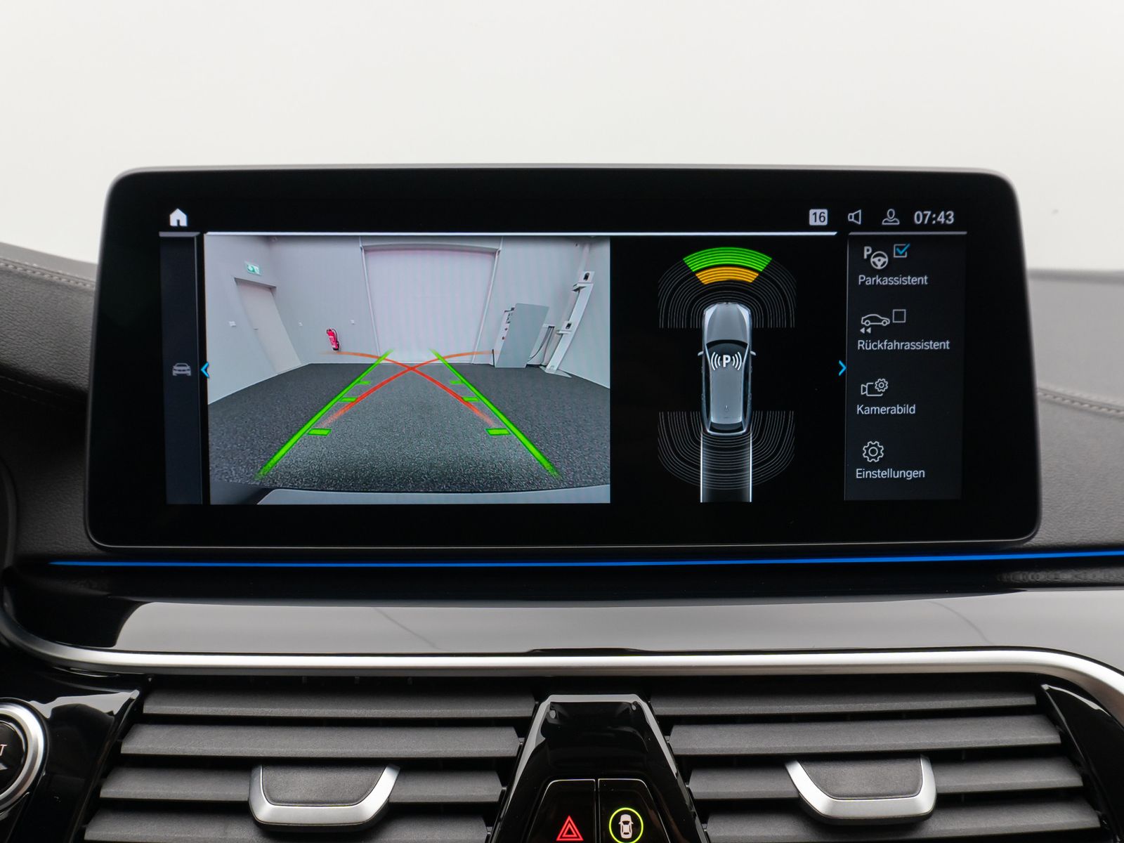Fahrzeugabbildung BMW 530e xD Luxury Line KameraHUD DAB HiFi Komfort