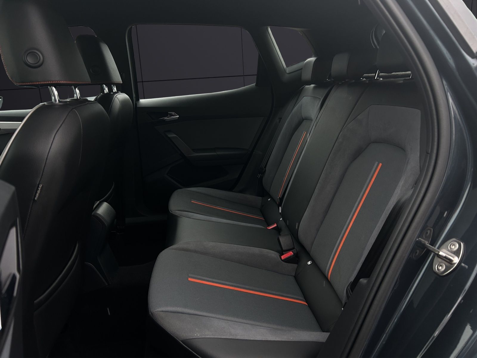 Fahrzeugabbildung SEAT Arona TSI FR DSG LED ACC AHK SH PDC Beats SeatCo