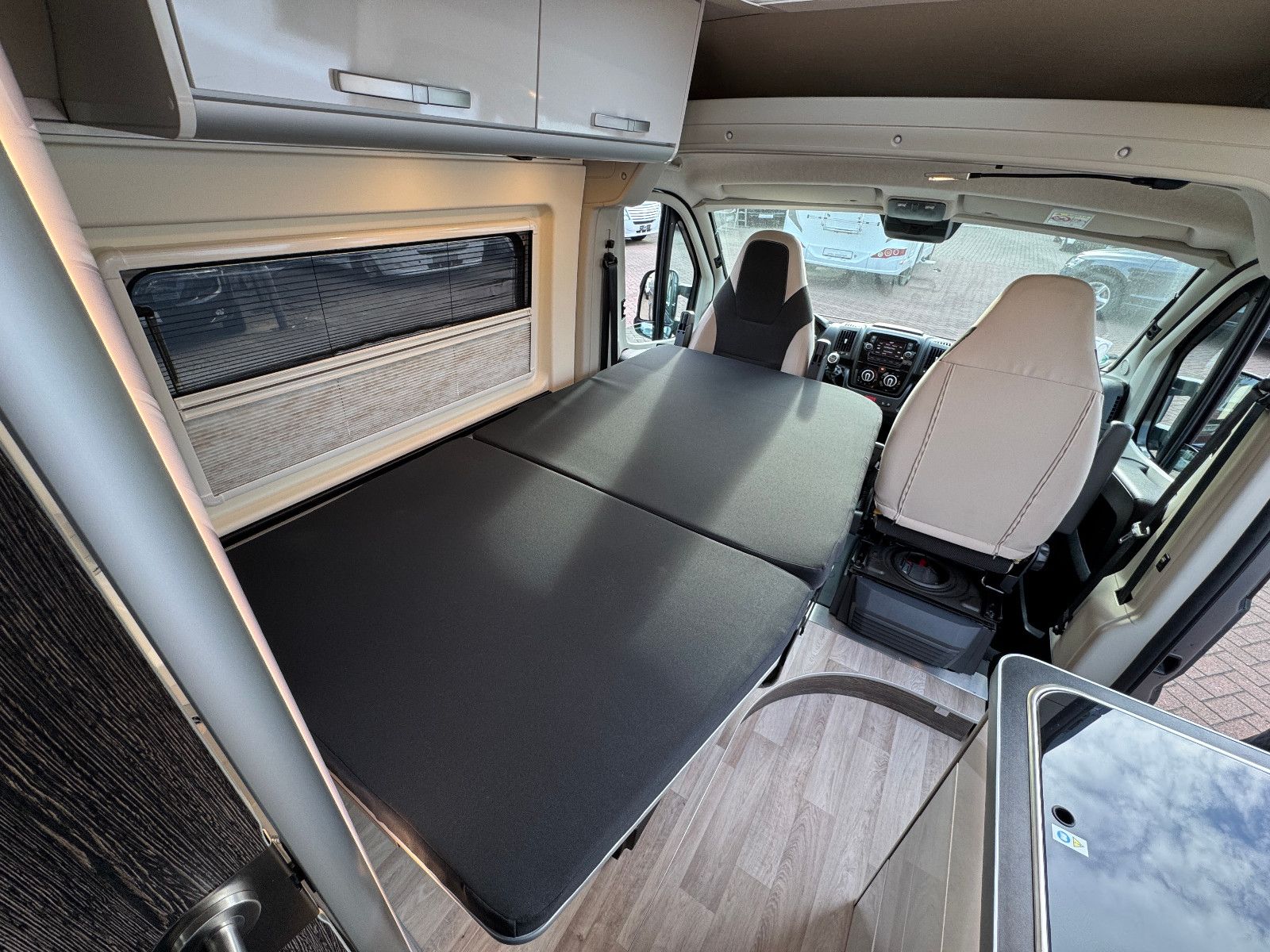 Fahrzeugabbildung Westfalia Columbus 601 D 4 SCHLAFPLÄTZE SOLAR AHK 1.HAND