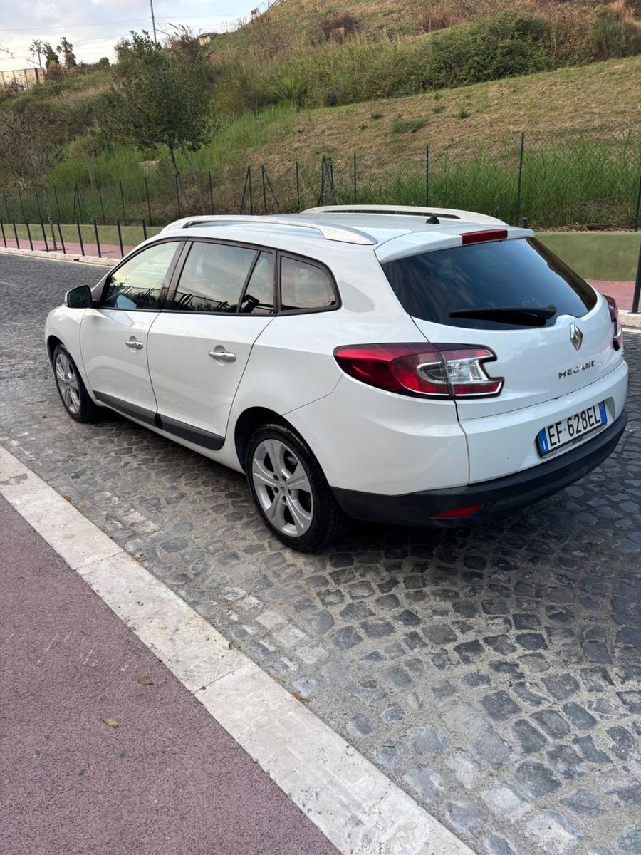 Renault Megane 2010 — rear view