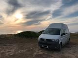 Volkswagen T5 mit Hochdach. Holzausbau mit Charme - Wohnwagen & Wohnmobile in Berlin