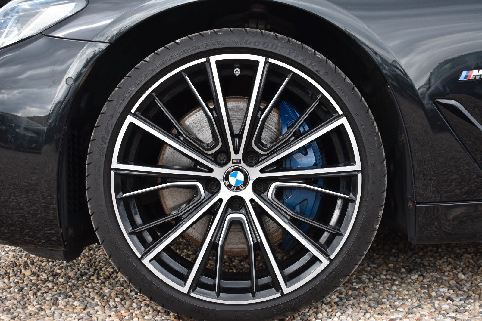 Fahrzeugabbildung BMW 530d Touring xDrive MSport LASER/HUD/KEYLESS/AHK