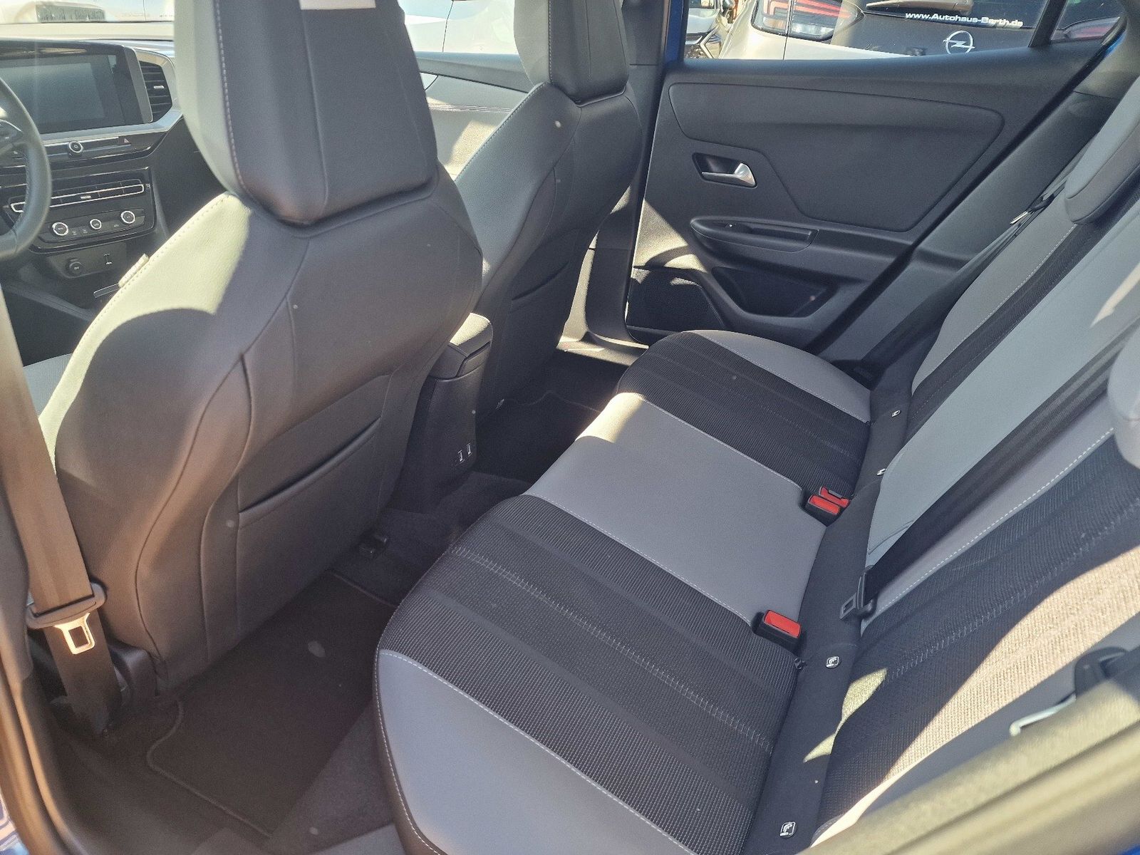 Fahrzeugabbildung Opel Mokka e Elegance,Kamera, Sitzheizung,PDC