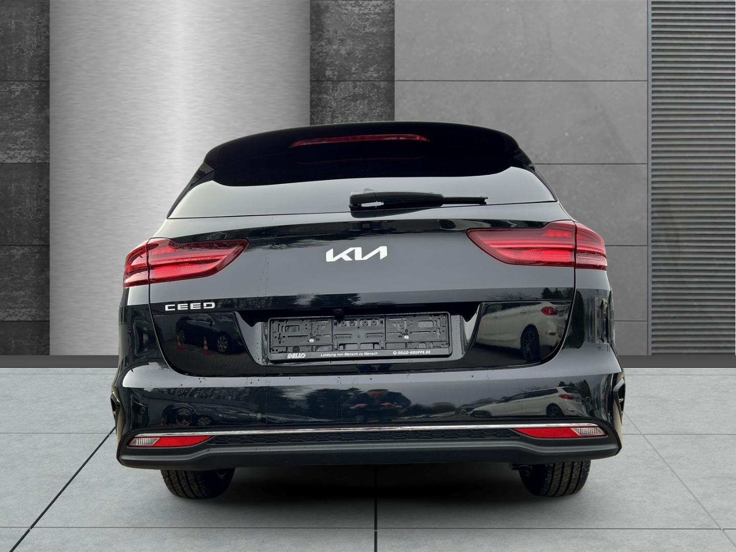 Kia Ceed_sw Ultimate Edition 1.5 DCT Mild-Hybrid Sty