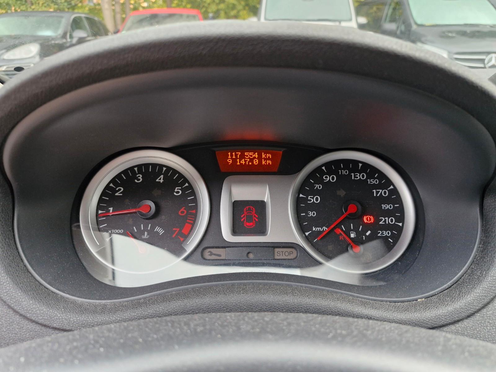 Renault Clio 2011 — photo 10