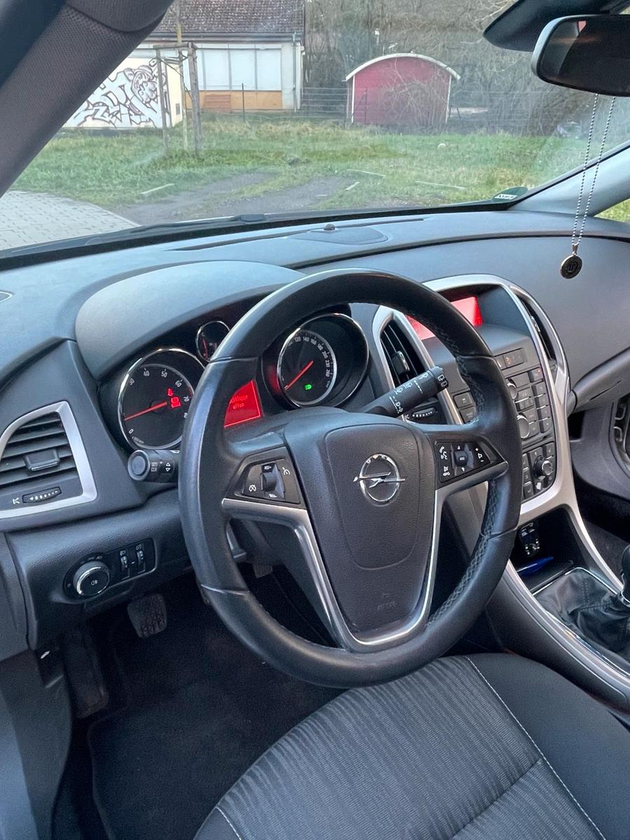 Opel Astra 2010 — photo 8