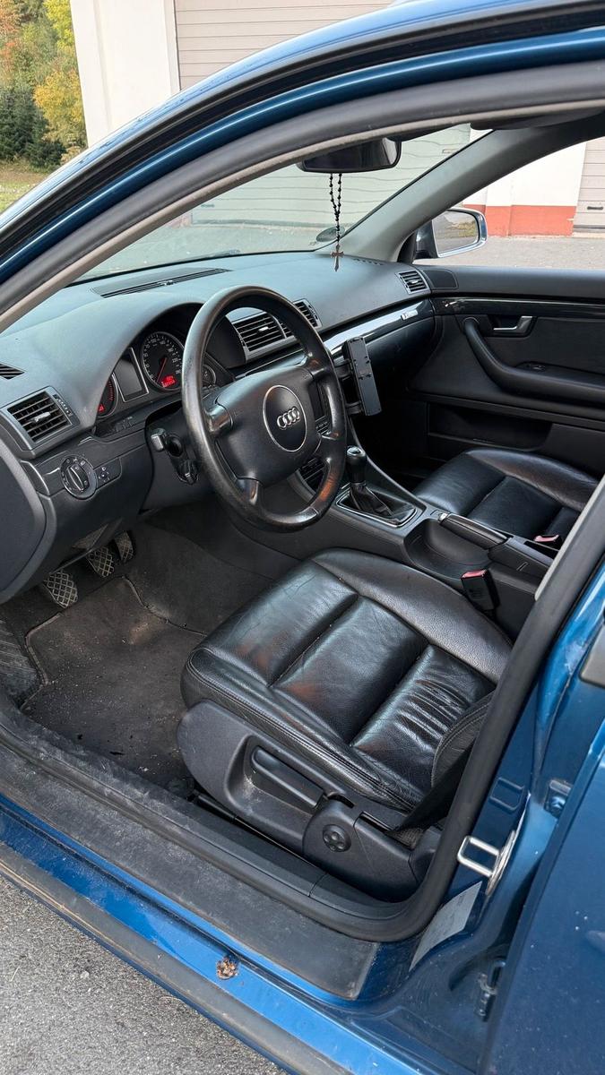 Audi A4 2004 — photo 7