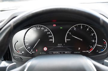 Fahrzeugabbildung BMW 330i Lim. Sport Line|KAMERA|AUTOMATIK|DISPLAYKEY