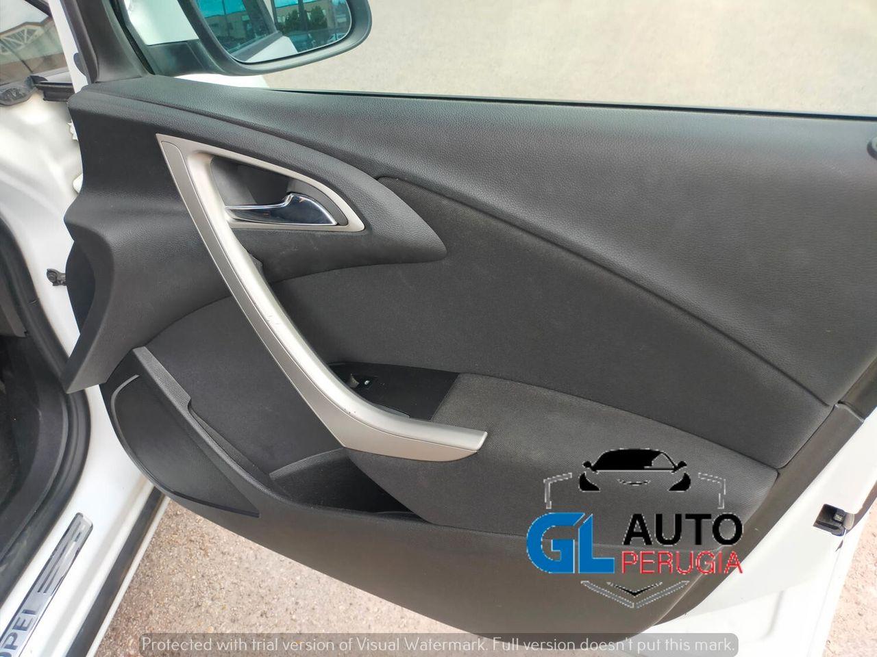 Opel Astra 2012 — photo 11