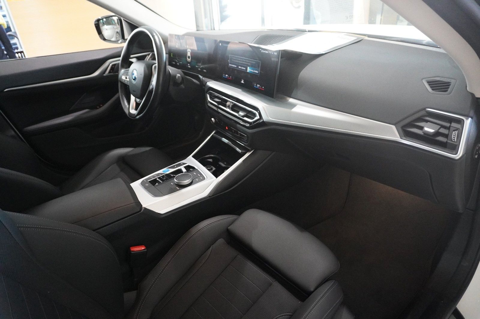 Fahrzeugabbildung BMW i4 Gran Coupe 35 eDrive 70KWH NAVI/KAMERA/SPORT