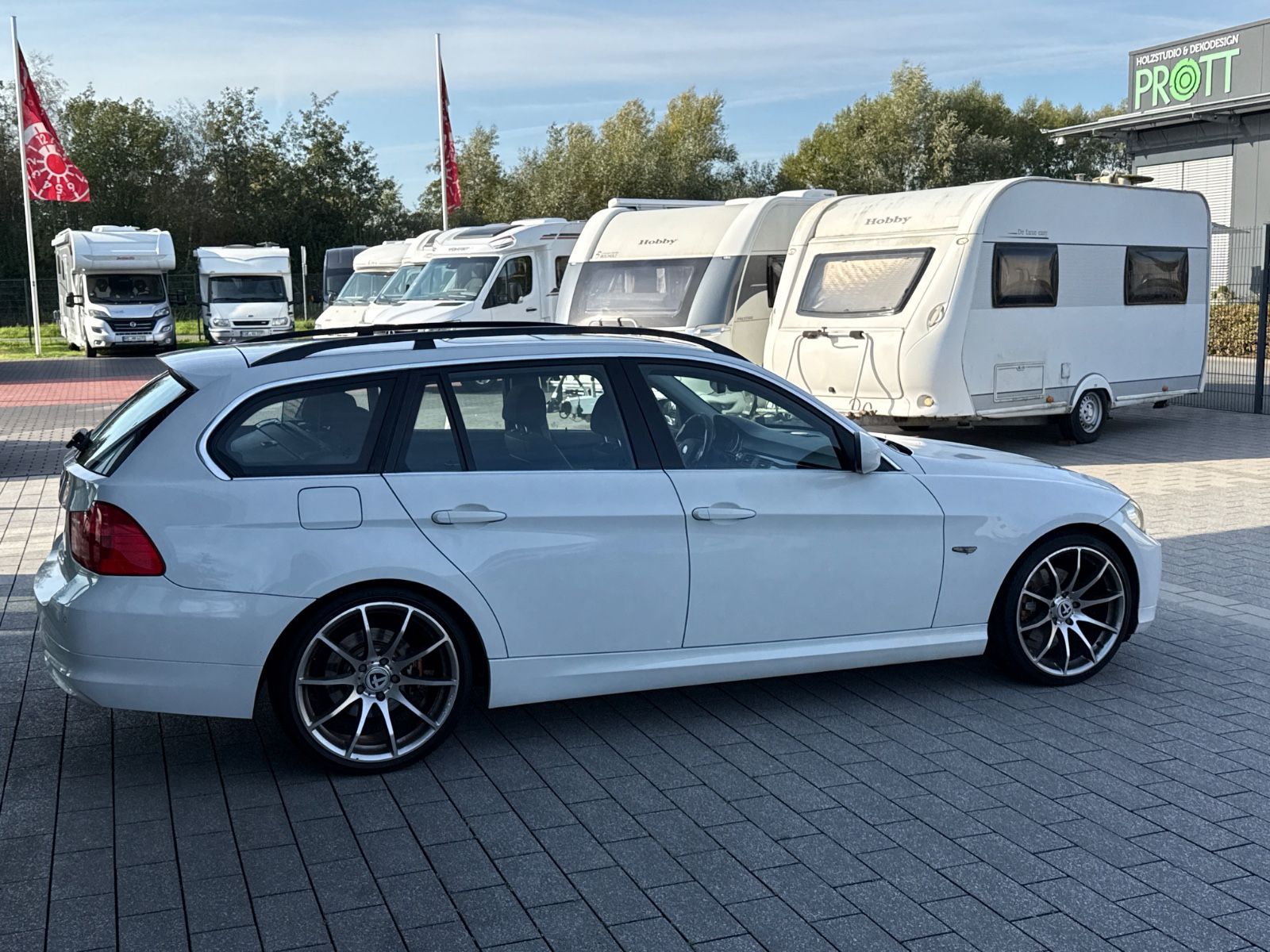 Fahrzeugabbildung BMW 325 i Touring PANO KLIMAAUTO XENON WINTERRÄDER