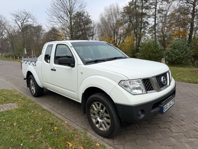 Nissan Navara King Cab, LKW-Zul. HU Neu, 12fach bereift