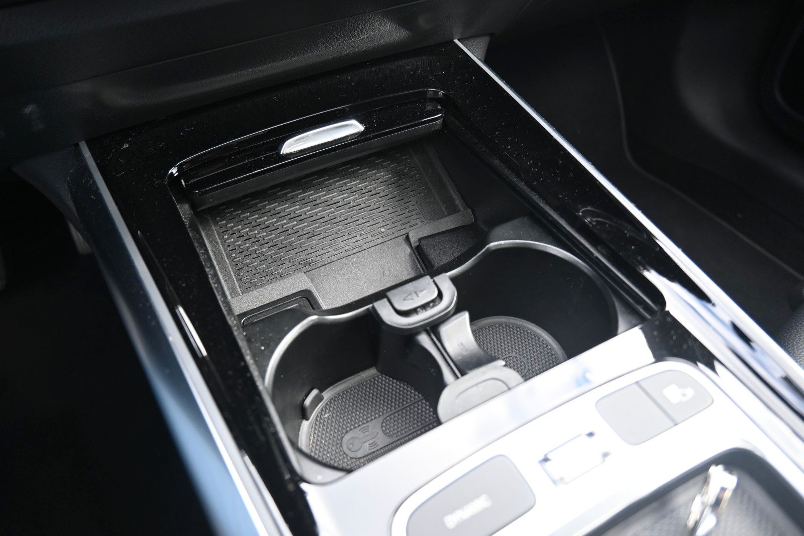 Fahrzeugabbildung Mercedes-Benz GLA 200 DKG Progressive*PANO*CAM*Totw.*AHK