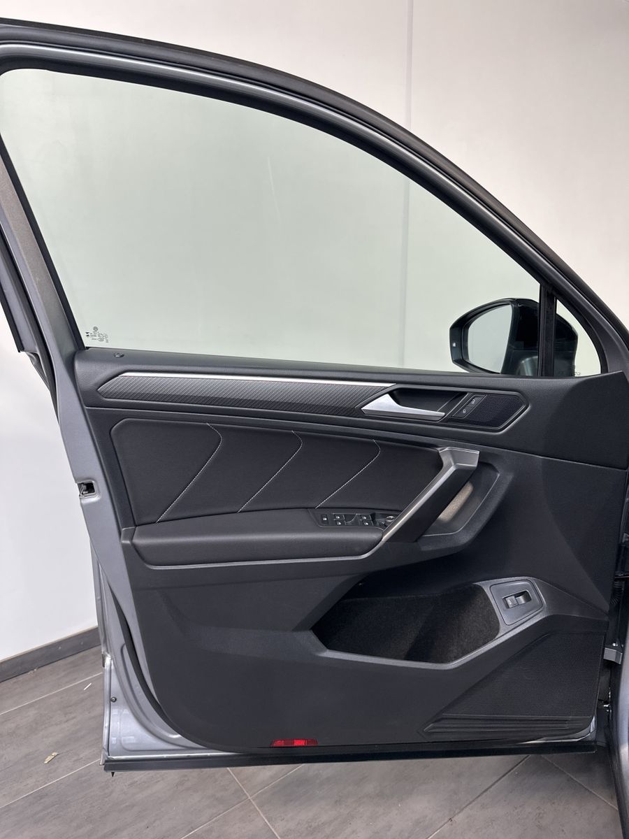 Fahrzeugabbildung Volkswagen Tiguan Allspace R-Line 4M NAV+LED+PANO+AHK+360°
