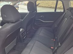 Fahrzeugabbildung BMW 320dA xDrive Touring Navi LED SiHz Tempo PDC AHK