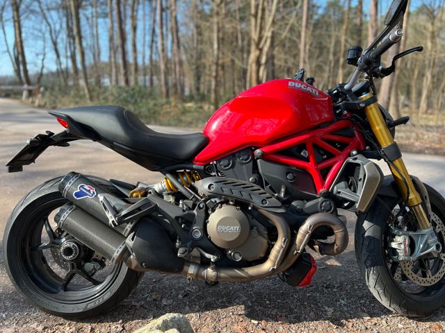 Ducati Monster 1200s