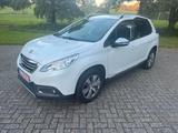 Peugeot 2008 120 VTI Aut Navi - Peugeot 2008: Limousine