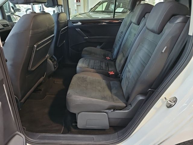 Fahrzeugabbildung Volkswagen Touran 1.5 TSI DSG Highline BLACK STYLE 7-SITZER