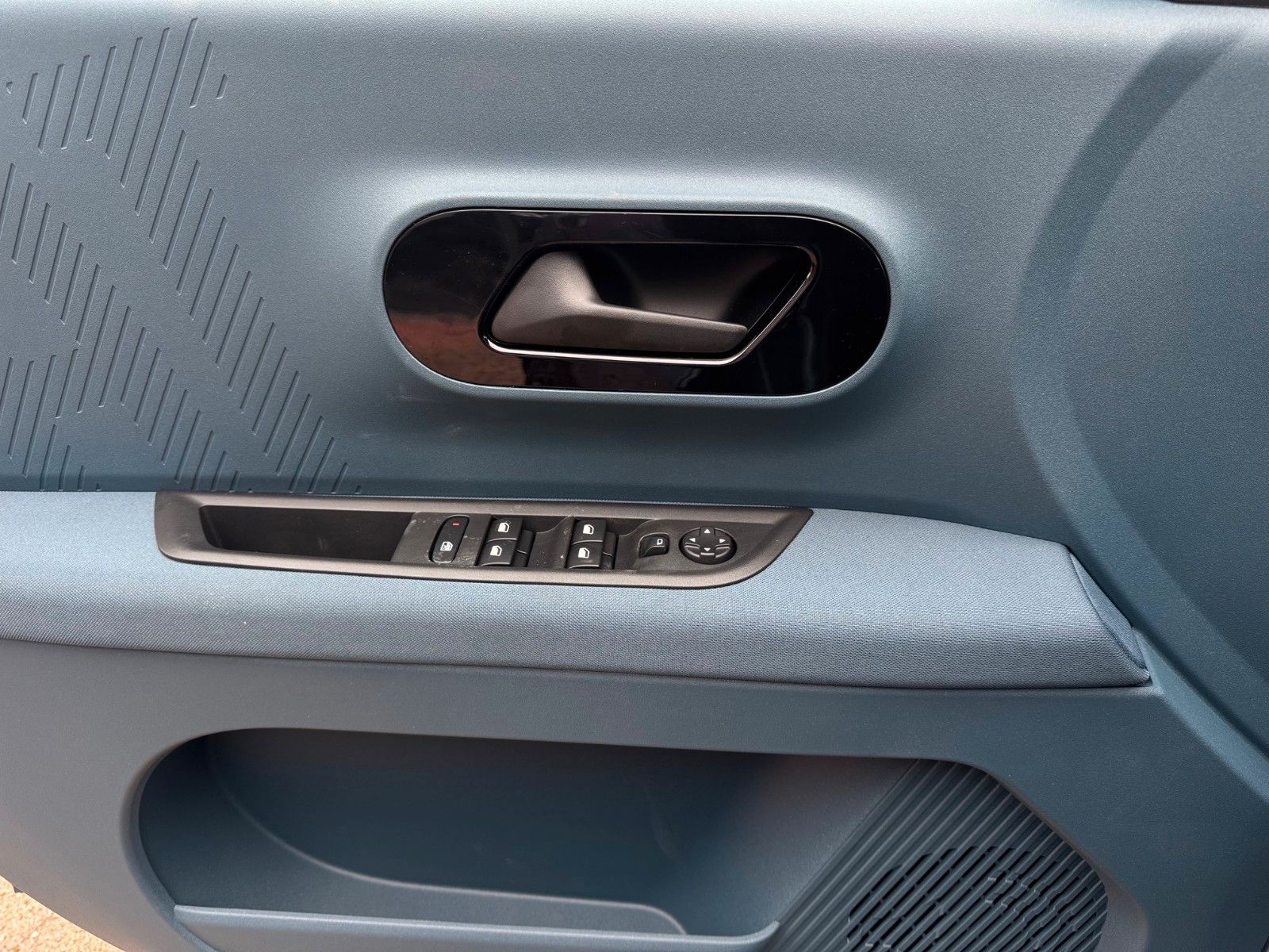 Fahrzeugabbildung Fiat Grande Panda 1.2 Hybrid eDCT Icon Navi Sitzhzg.