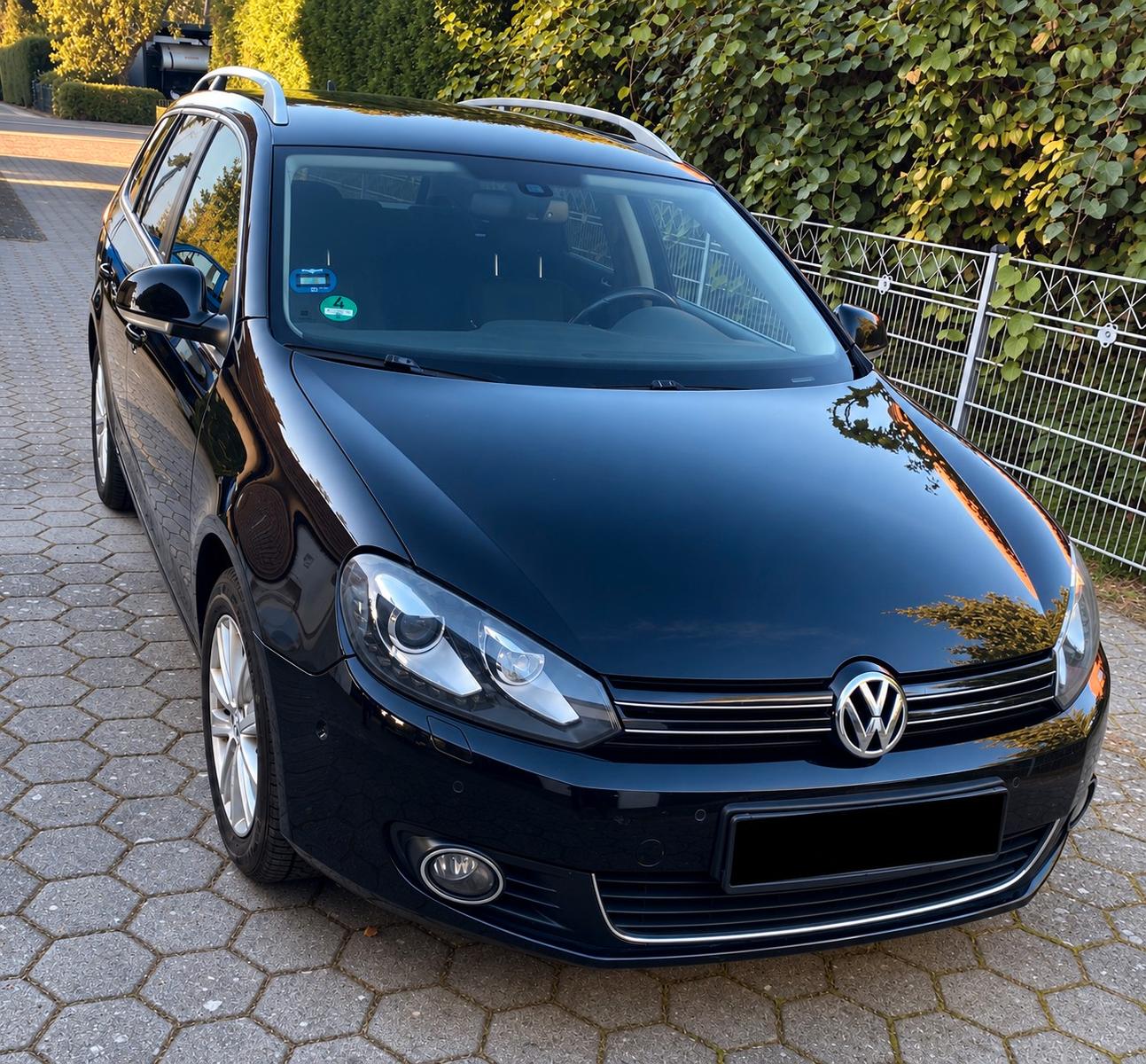 Volkswagen Golf 2011 — interior