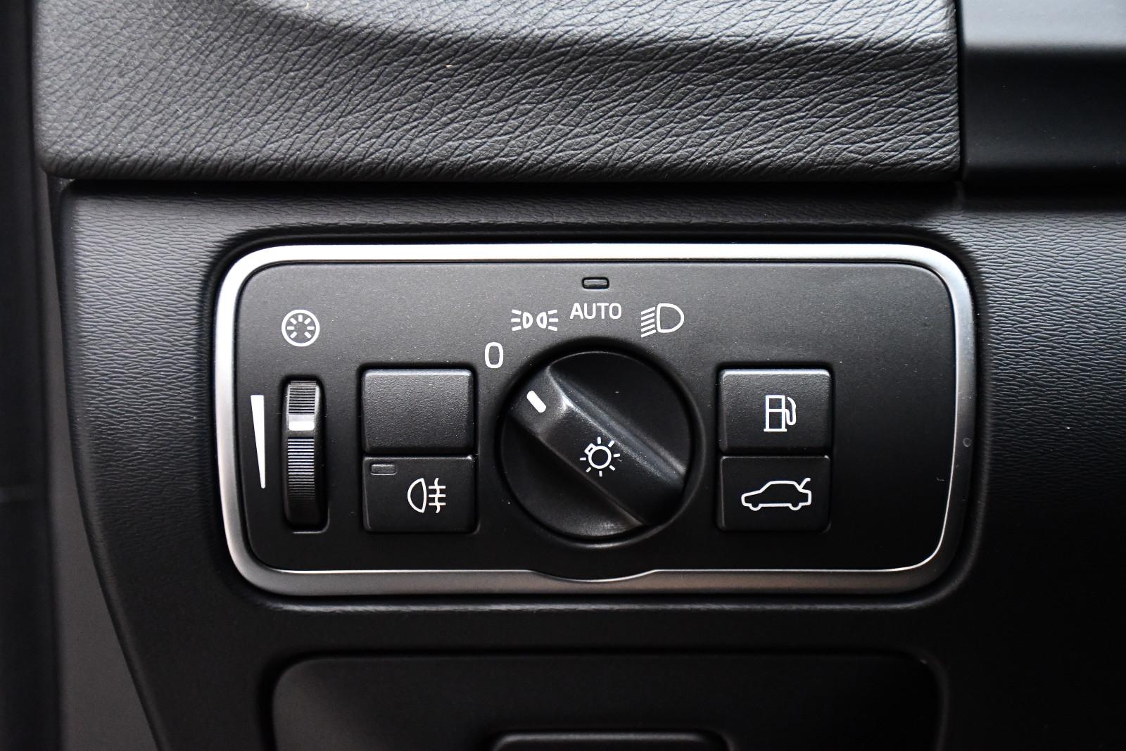 Volvo V60 D4 R-Design Aut. Kamera Leder Navi Ahk 82tkm