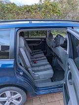 Volkswagen Touran 1.6 United United - Volkswagen Touran aus 2009: United