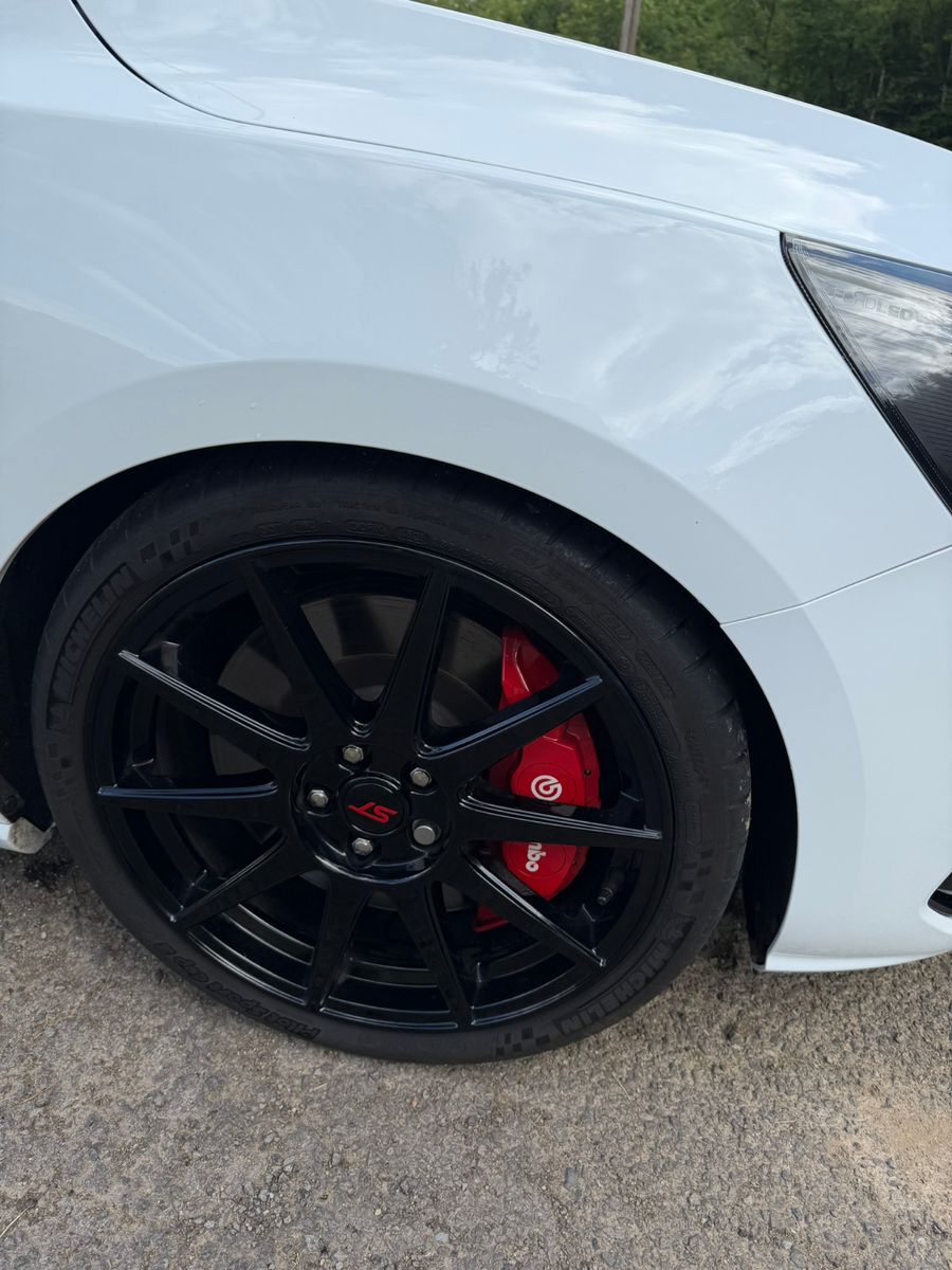 Fahrzeugabbildung Ford Focus Lim. ST X