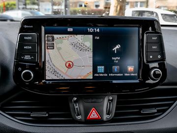 Hyundai i30 cw Pure Kamera Navi SHZ PDC TEMP