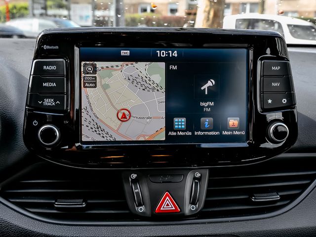 Hyundai i30 cw Pure Kamera Navi SHZ PDC TEMP
