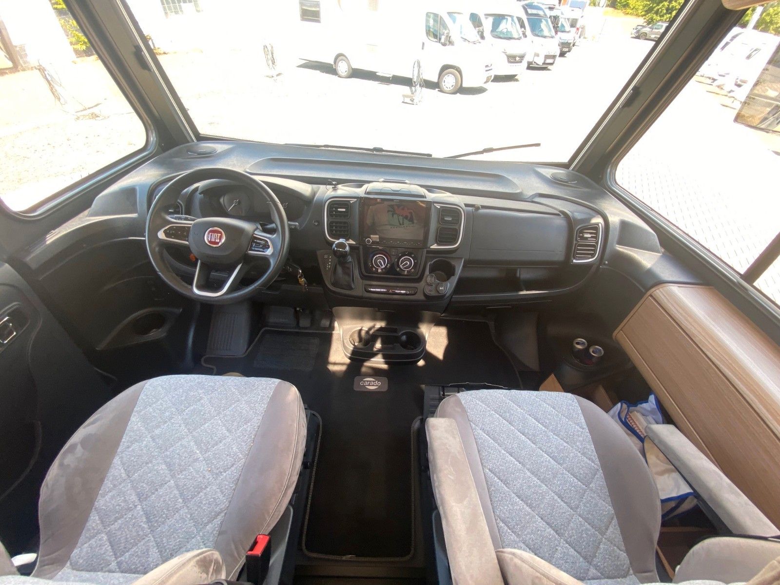 Fahrzeugabbildung Carado I 338 Ed.15 *Autom.*Sat*Markise*Lithium*Navi*RFK