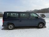 Volkswagen T6 Kombi LR 9 Sitze  Langer Radstand - blaue Volkswagen T6