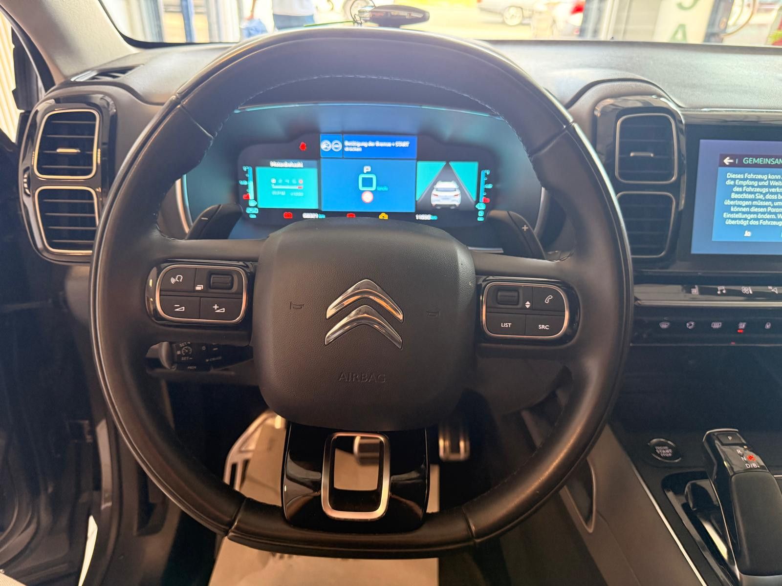 Fahrzeugabbildung Citroën C5 Aircross Hybrid/PANORAMA/LEDER/NAVI/KAMERA