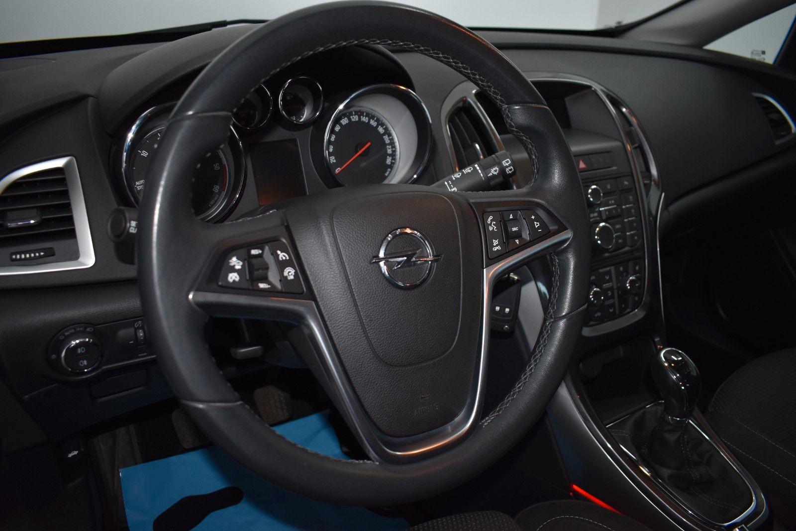 Fahrzeugabbildung Opel Astra J Lim. 5-trg. Innovation TLeder,BiXenon,SH