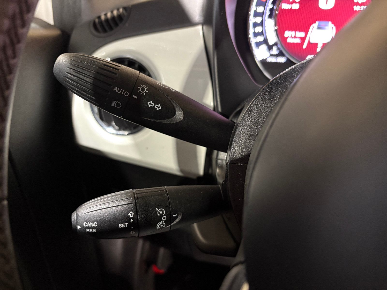 Fahrzeugabbildung Fiat 500 Dolcevita/PANO/PDC/KLIMA/DAB/TEMPOMAT/BLUETO