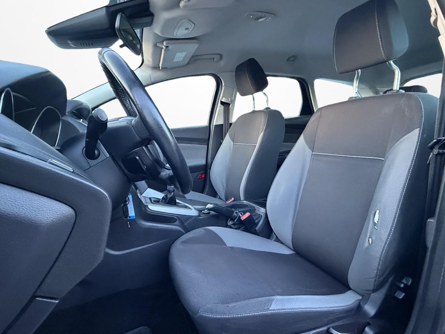 Ford Focus 2011 — photo 8