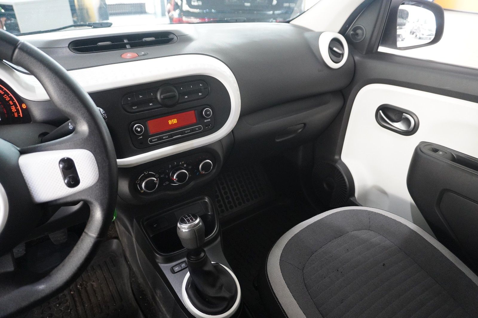 Fahrzeugabbildung Renault Twingo 1.0 SCE LIMITED 5-TÜR  LED/KLIMA/USB/BT