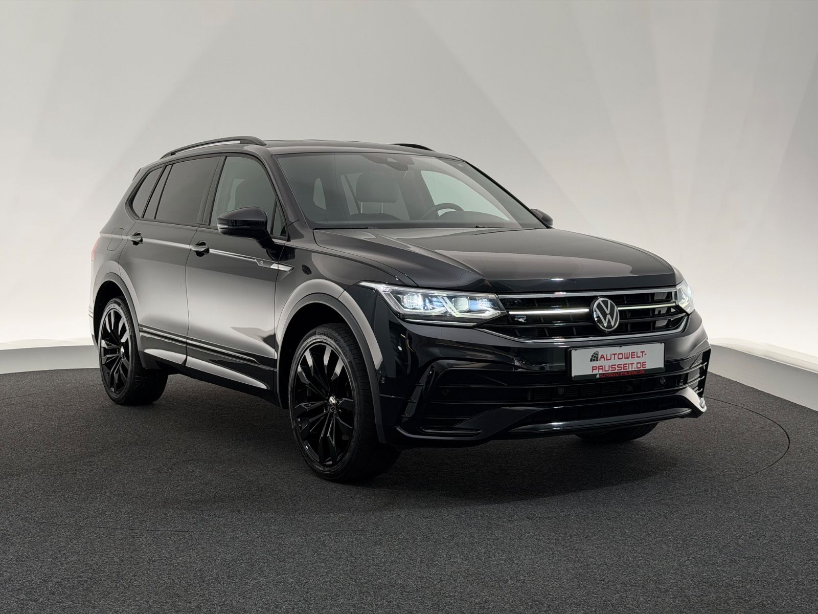 Gebrauchtwagen Volkswagen Tiguan Tiguan Allspace 4Mo.*R LINE*BLACK-MATRIX-AHK-HUD in Horb am Neckar