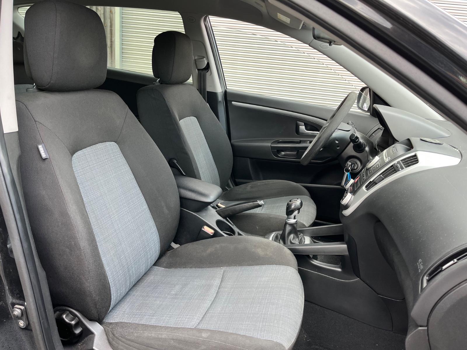 Kia cee'd 2010 — photo 22