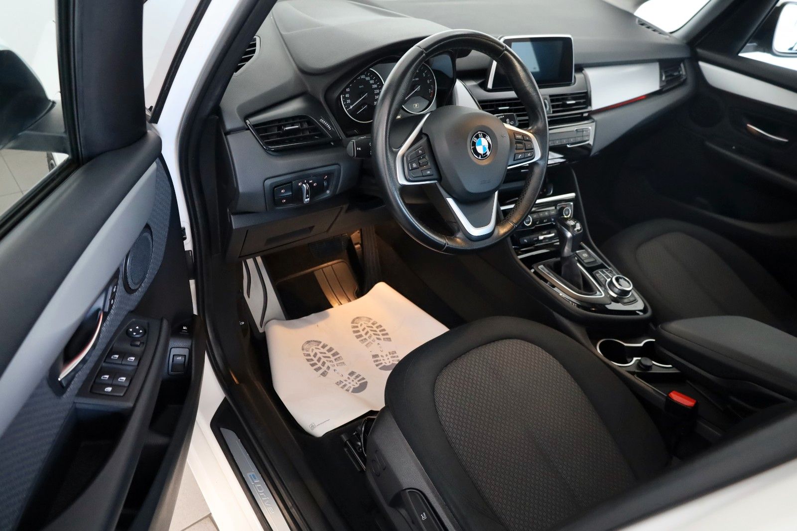 Fahrzeugabbildung BMW 225xe Active Tourer Advantage Navi,LED,SH,PDC
