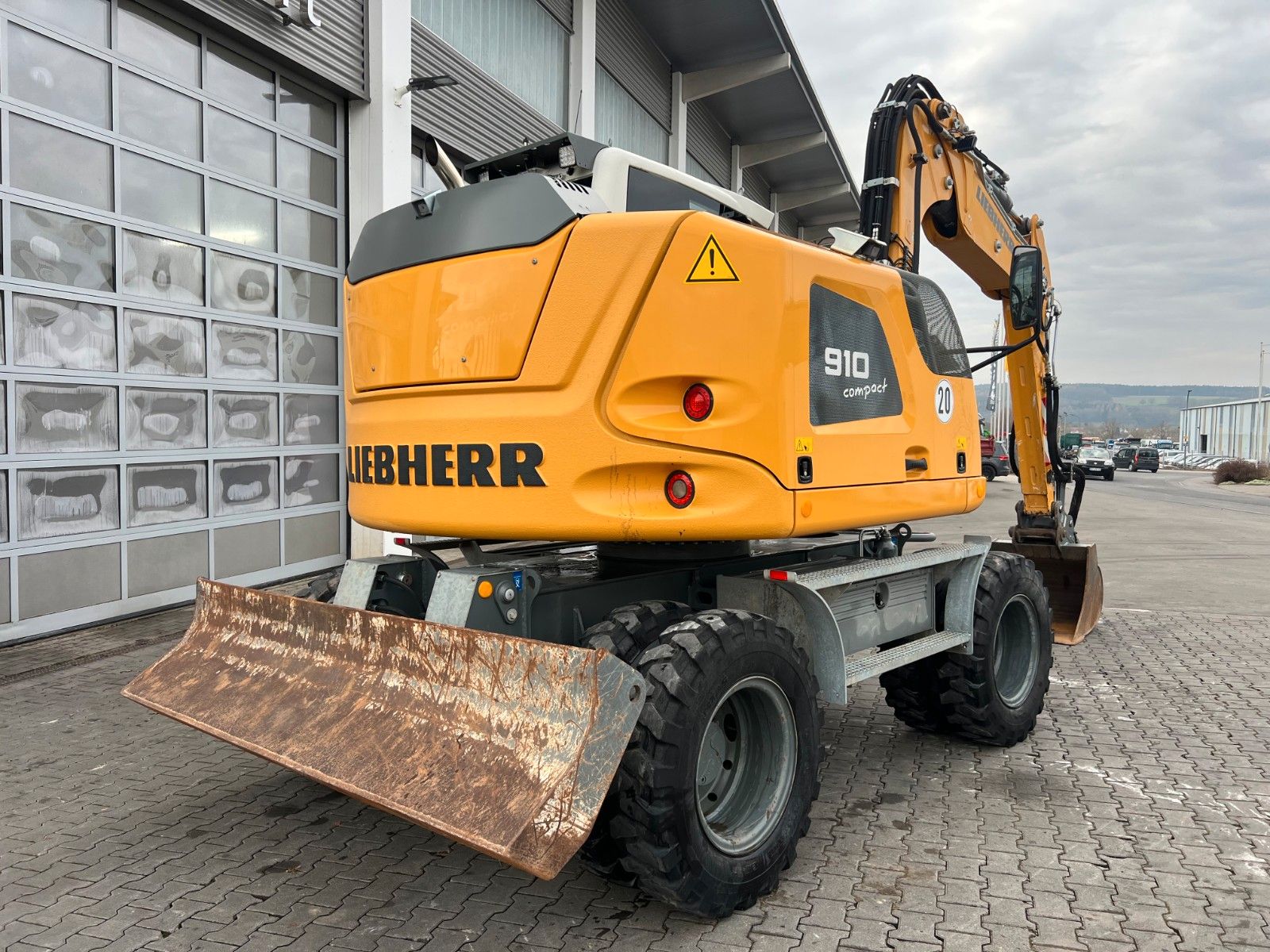 Fahrzeugabbildung Liebherr A 910 C Litronic / 2.381h / SW33