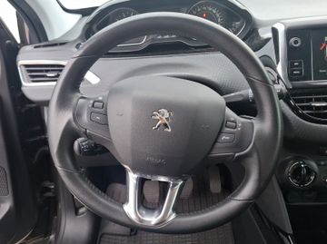 Peugeot 2008 Active 1.2 PureTech 110 Kam.+Pano+SHZ+PDC