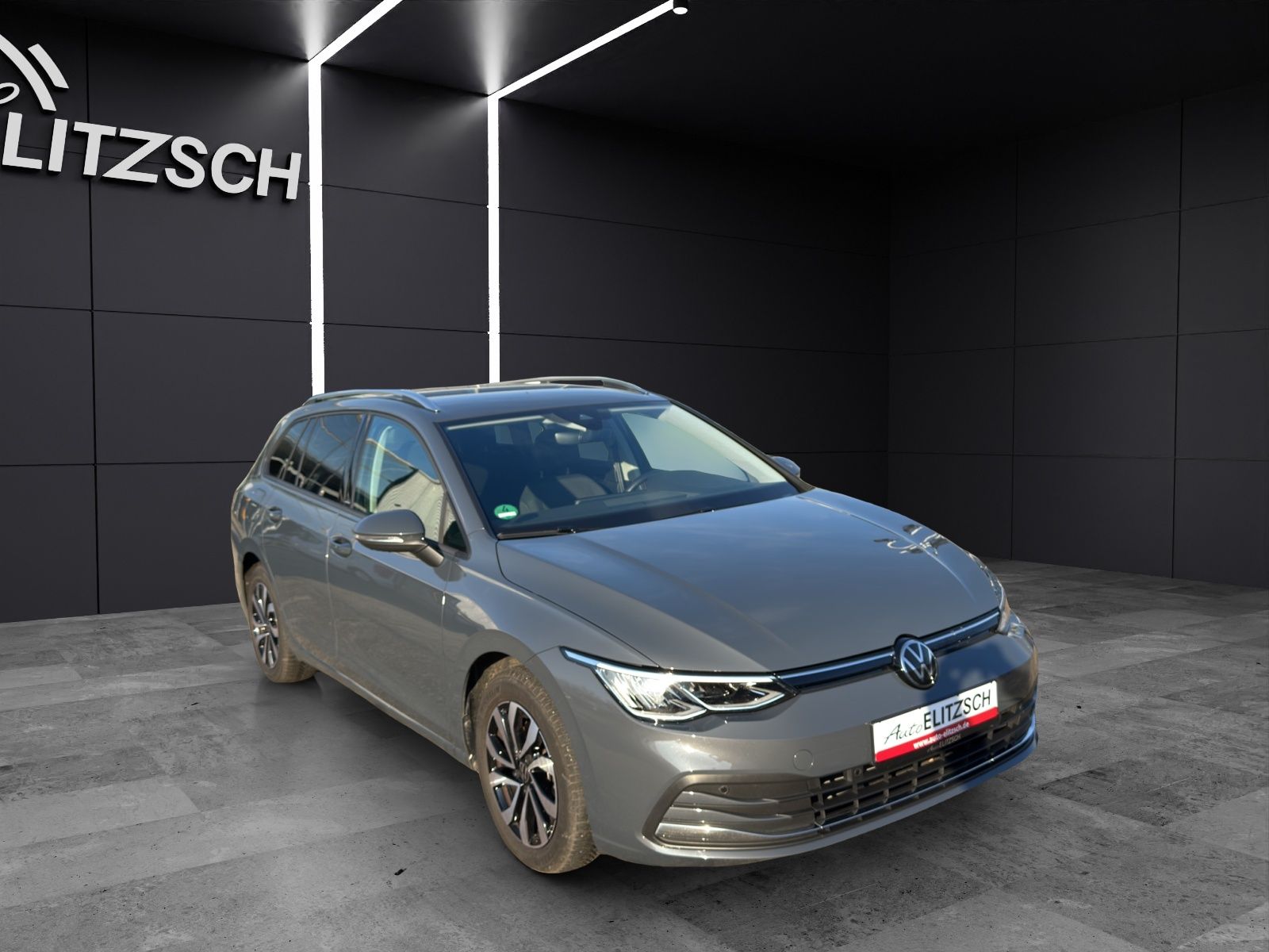Fahrzeugabbildung Volkswagen Golf VIII Variant eTSI Active DSG LED ACC SH Nav