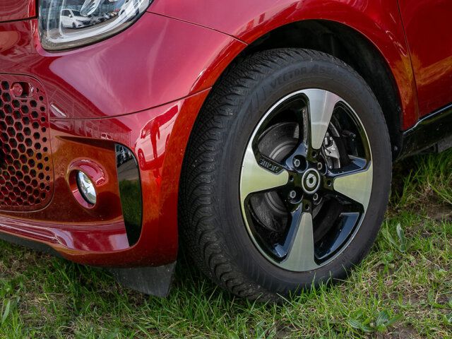 Smart EQ fortwo EXCLUSIVE Carmine Red LAST ONE imagem 3
