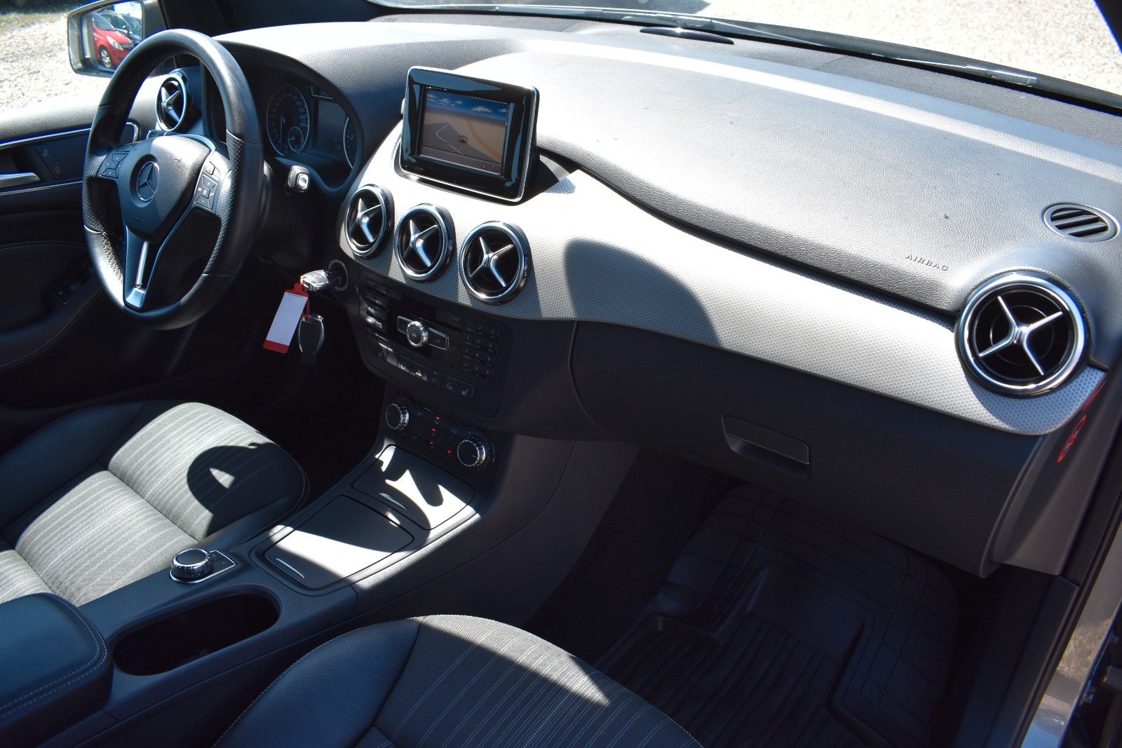 Fahrzeugabbildung Mercedes-Benz B 200 CDI Automatik Sport Paket Navi Sitzheizung