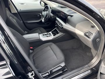 BMW 318i Touring Head-Up DAB LED RFK Tempomat Shz