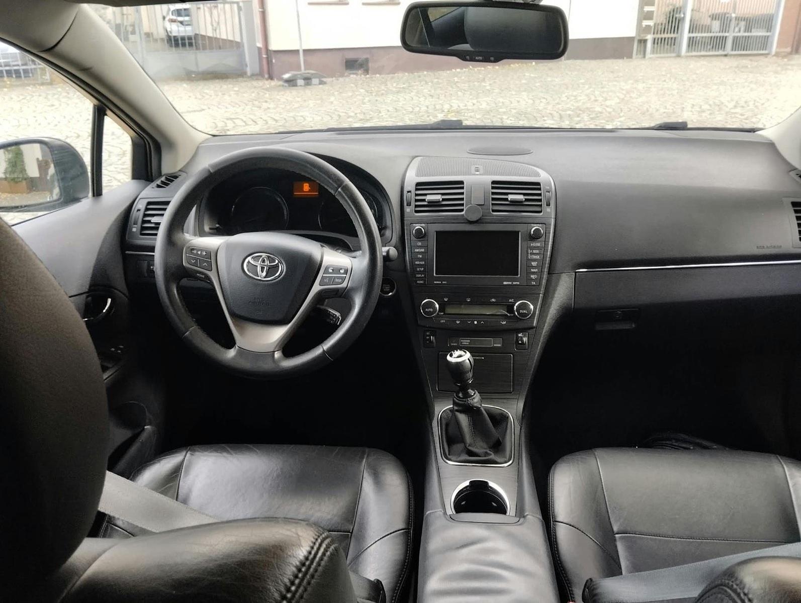 Toyota Avensis 2011 — photo 5