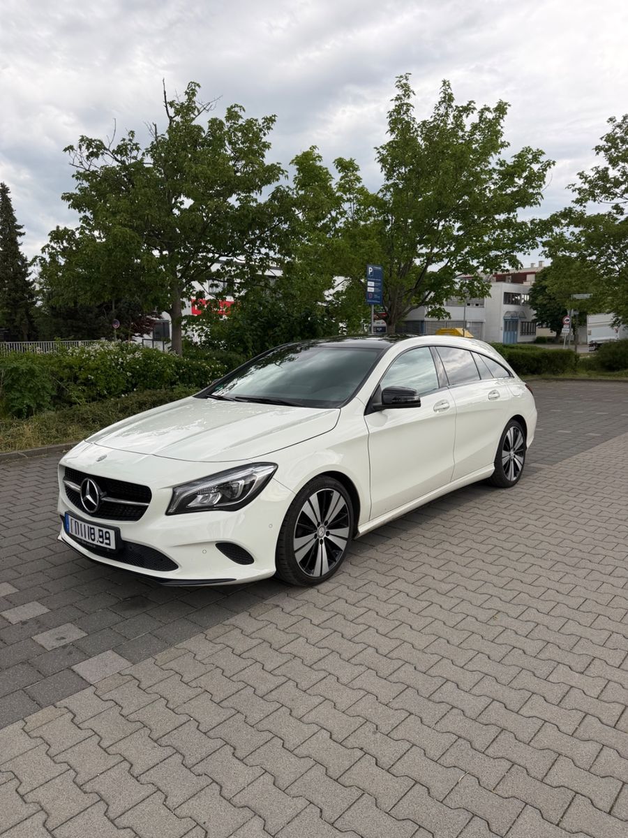 MERCEDES-BENZ CLA 180 Shooting Brake mit Panoramaschiebedach